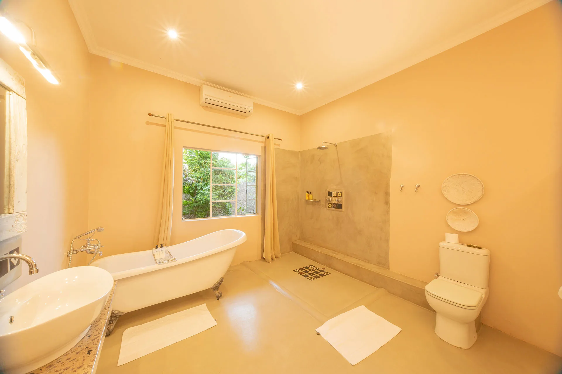 Bayete-Guest-Lodge-Bathroom